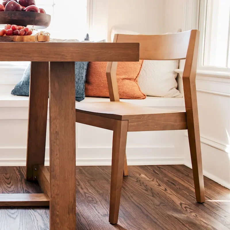 Sedia da pranzo moderna in legno massello