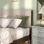 Letto a piattaforma Queen imbottito a canali con doghe in legno massello