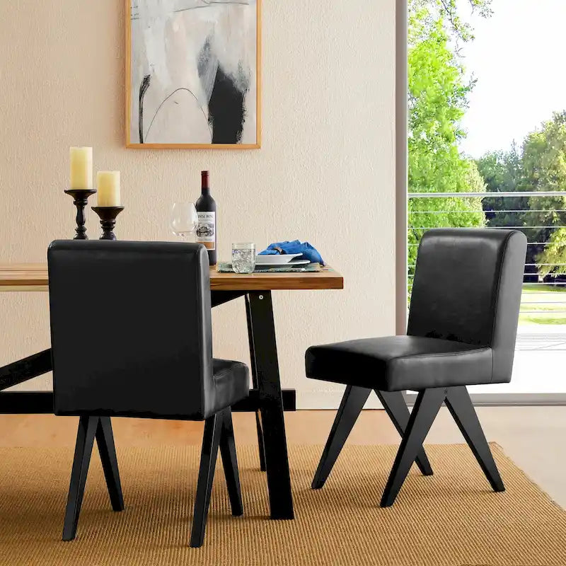 Sedie da pranzo imbottite in similpelle con gambe in legno a V
