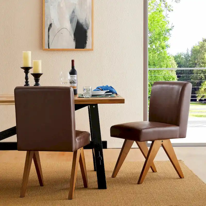 Sedie da pranzo imbottite in similpelle con gambe in legno a V