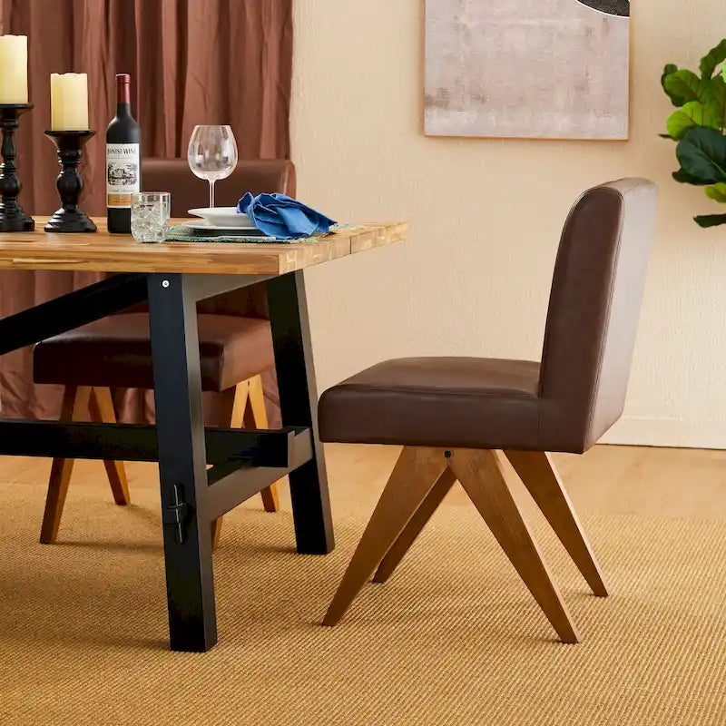 Sedie da pranzo imbottite in similpelle con gambe in legno a V
