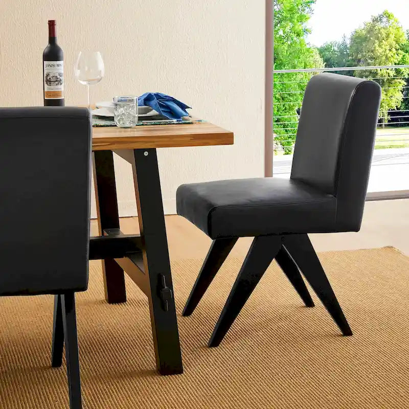 Sedie da pranzo imbottite in similpelle con gambe in legno a V