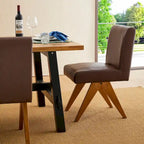 Sedie da pranzo imbottite in similpelle con gambe in legno a V